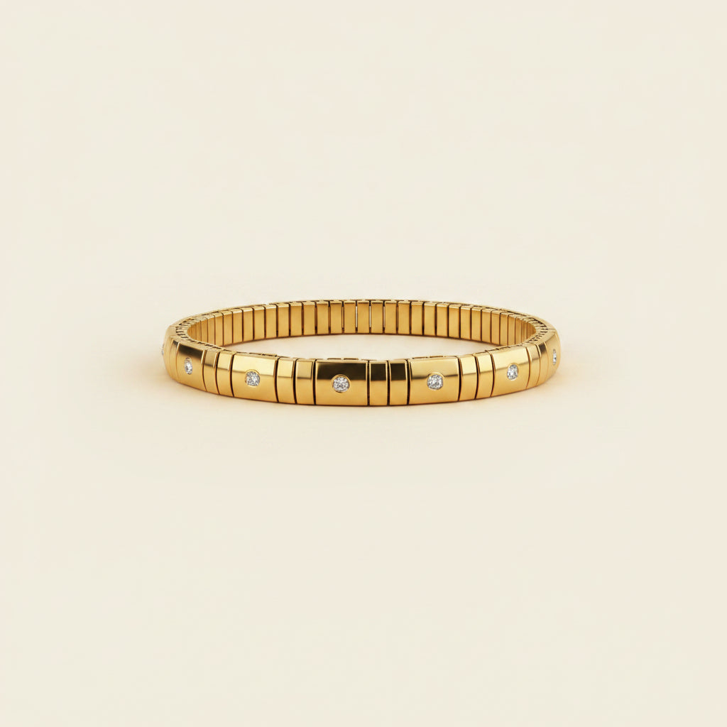 Detailed shot of the high-quality 18K gold plating and the secure integrated clasp of the Celestia Glissade flex bracelet.