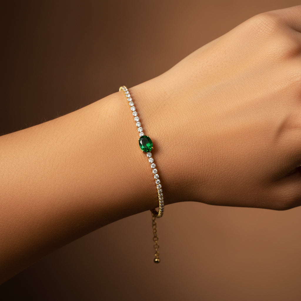 Pearl bracelet with a green gemstone