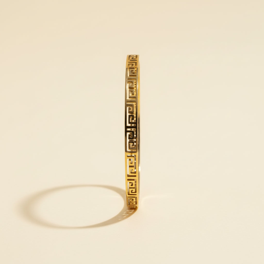 The Regal Key Bangle presented in premium Swikaar packaging, making it a thoughtful and meaningful gift for women.