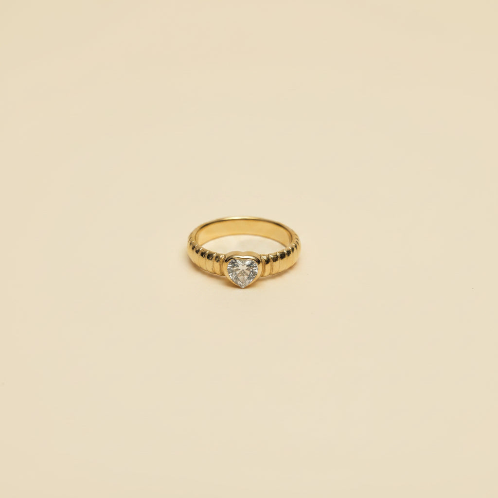 Classic Solitaire Heart Ribbed Ring close-up of heart-cut cubic zirconia solitaire stone